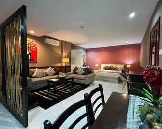 Subic Residencias - Olongapo - Vardagsrum