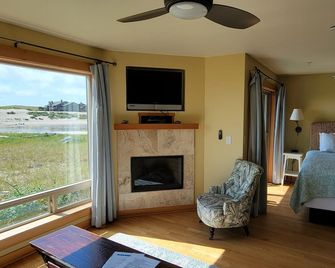 Sea Sprite on the Estuary - Cannon Beach - Bedroom