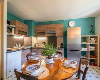 Les Volets Bleus - Rungis - Phòng ăn