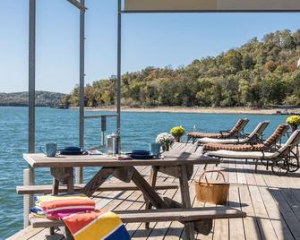 Beaver Lakefront Cabins - Couples Only Getaways - Eureka Springs - Patio