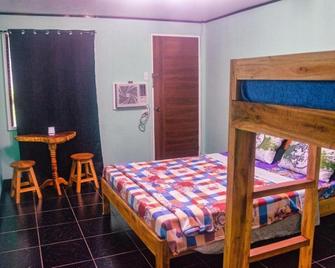 House of TamSe Laagans ' Inn - Badian - Bedroom