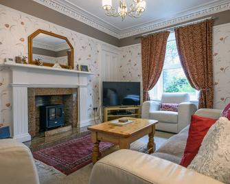 Charming Townhouse on North Coast 500 Route, Wick - Wick - Living room