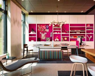 Moxy Munich Airport - Oberding - Wohnzimmer