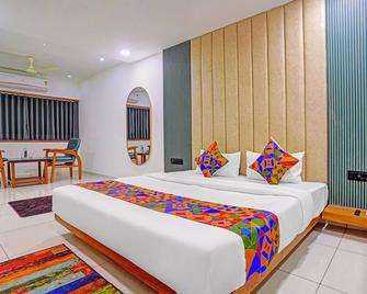 Fabhotel Royal Manor - Hospital Chowk - Rajkot - Slaapkamer