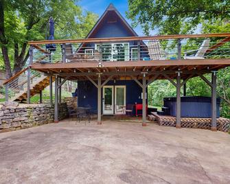 The Blue Beaver Cottage - Rogers - Patio