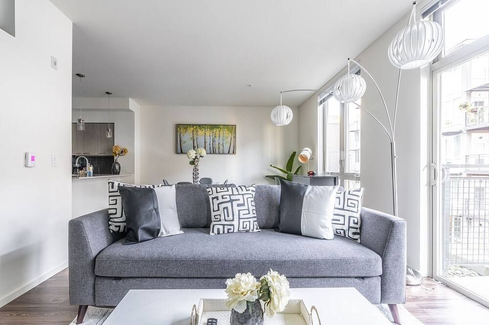 1br | Rooftop, Gym | Mercer Island | Sophari E - מרסר איילנד - סלון