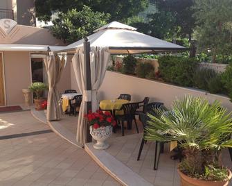 Hotel e Appartamenti La Solaria - San Giovanni Rotondo - Patio