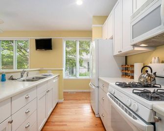 Sleepy Hollow Beach Resort Introduces Cottage 3a! - South Haven - Kitchen