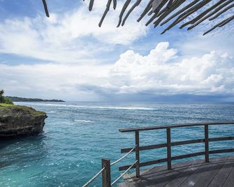 Lembongan Island/Water Blow Huts - Nusa Penida