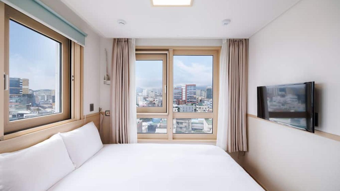 Kenny Stay Jeju Seoguipo (Hotel Kenny)