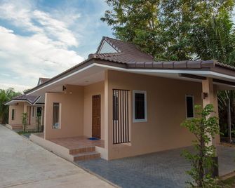 88 Fine Hotel @ Suratthani Airport - Surat Thani - Building