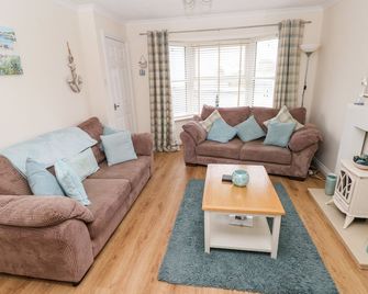 Sandyhill House - Saundersfoot - Living room