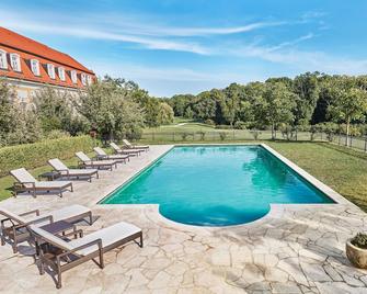 Hotel Château Bela - Bela (Nitrinsky) - Piscina