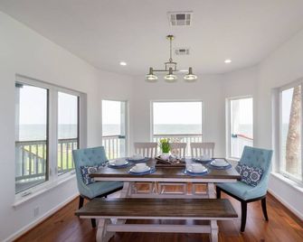 Bay Front Water Views & Fishing Pier|huge Deck|view of Kemah Boardwalk|close to Beach & Nasa|wifi - El Lago - Dining room