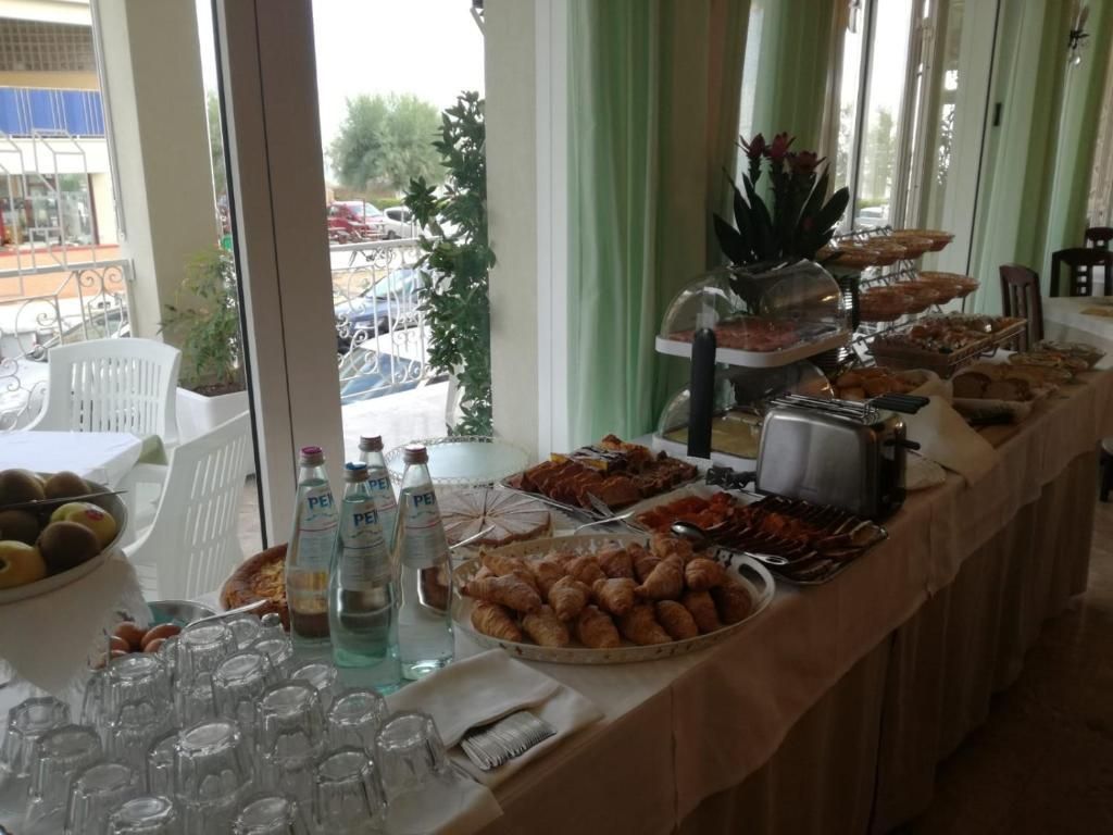 Hotel Hollywood - سينيغاليا - بوفيه