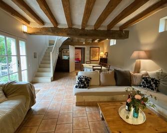 Charming house with large heated pool - Fléré-la-Rivière - Sala de estar