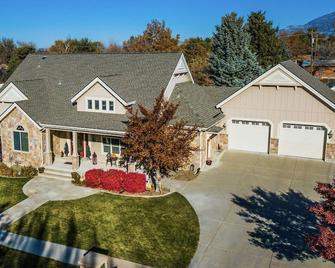 Family FUN at the Homestead with Pool, Ping Pong, Karaoke and more! - Brigham City - Gebouw