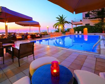 Kyparissia Beach Hotel - Kyparissia