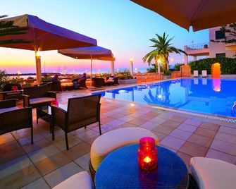 Kyparissia Beach Hotel - Kyparissia
