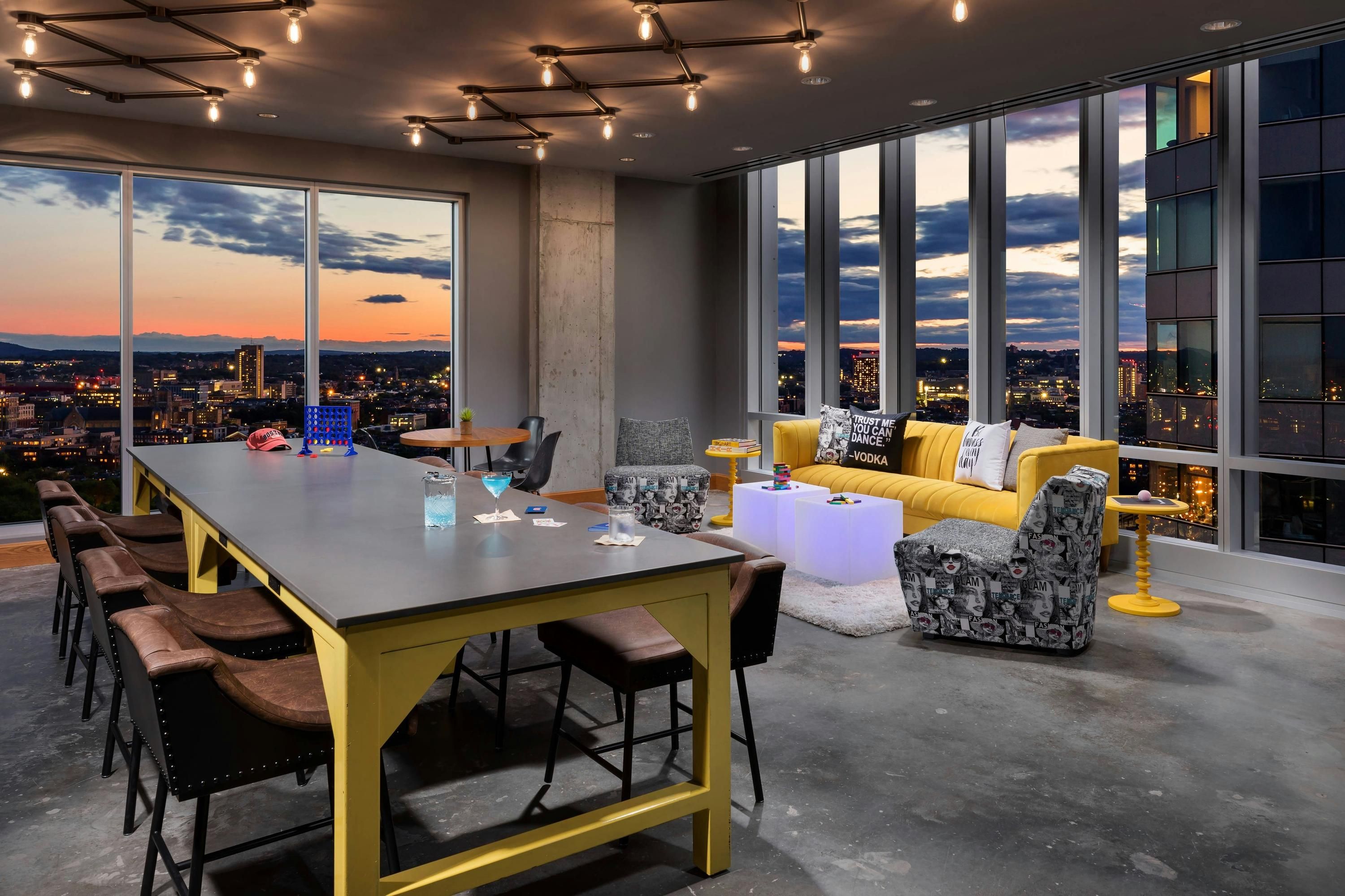 Moxy Boston Downtown thumbnail 2