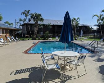 Bass & Fun Condominiums on Lake Okeechobee, 2 / 2 Condo. \n - Clewiston - Bazén