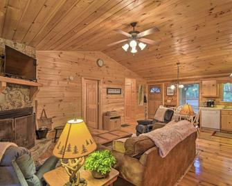 Pinot and Pine Chic Log Cabin about 5 Mi to Blue Ridge - Blue Ridge