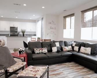Cozy house - Chino - Living room