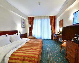 Lux Garden Hotel - Azuga - Bedroom