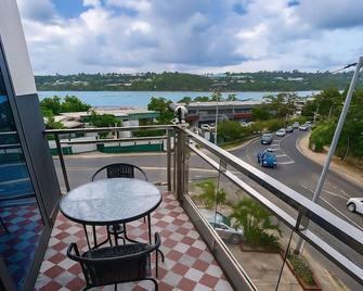 Crown Royale Hotel & Lounge - Port Vila - Balcony