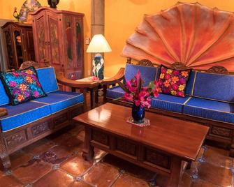 Delightful Garden Casita with Private Terrace on a Beautiful Sandy Beach - Los Ayala - Living room