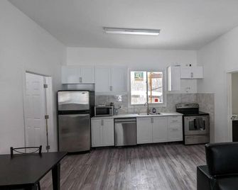 Cozy retreat nestled in an Apple Orchard. Rural living close to the city! - Whitchurch-Stouffville - Cocina