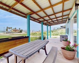 Bay Views & Beach Access: Ingleside Getaway - Ingleside - Balkon