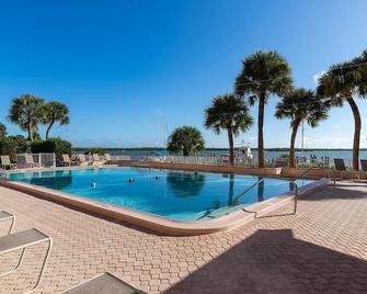 Fantastic River views from Condo in favorite Island Resort Complex - Marco Island - Piscine