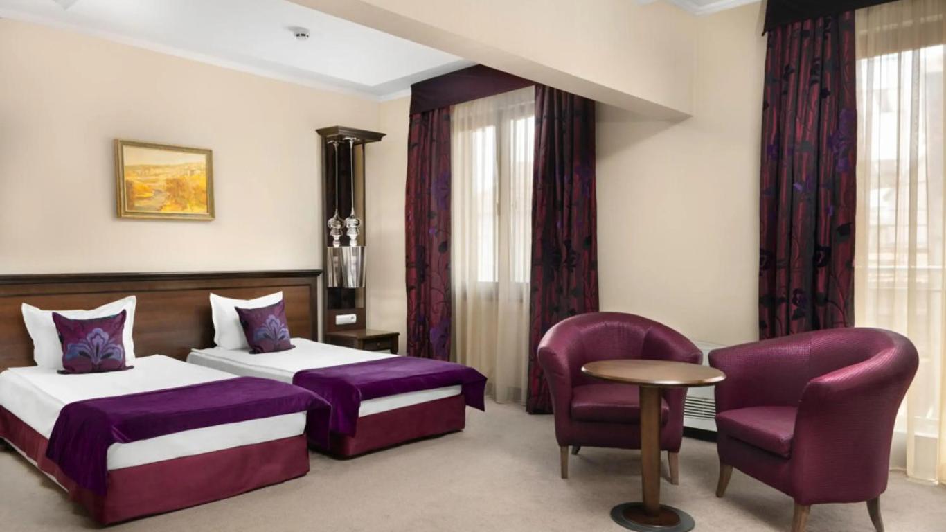 Yantra Grand Hotel