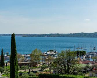 Ahg Riva Del Sole Hotel - Adults Only - Moniga del Garda - Balcony