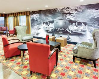 La Quinta Inn & Suites By Wyndham Warner Robins - Robins Afb - Warner Robins - Lounge