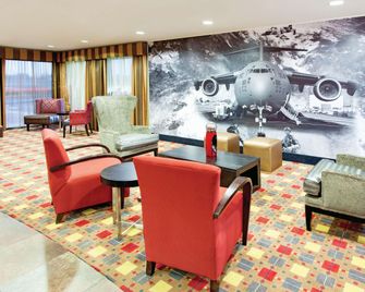 La Quinta Inn & Suites By Wyndham Warner Robins - Robins Afb - Warner Robins - Lounge