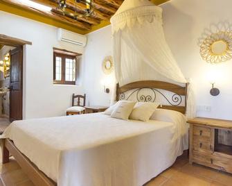Cozy Finca house in Santa Gertrudis - great for groups and families - Santa Eulària des Riu - Bedroom