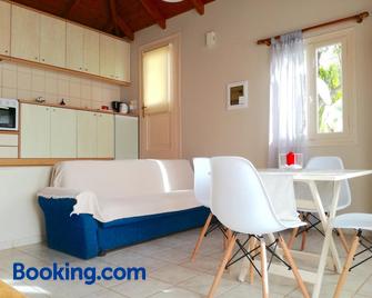 12 Gods Resort - Pylos - Living room