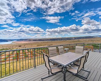 Quincy Home on Lavender Farm w/ River Views! - Quincy - Balkon