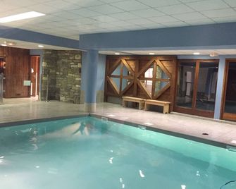 Duplex on slopes / - 200m from the village center & ESF / heated pool - Valloire - Bể bơi