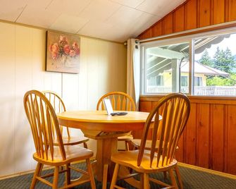 Richca Chalets Resort - Hope - Salle à manger