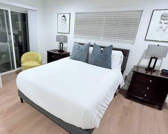2br 2ba Home Hot Tub, Firepit, Yard, Bbq, Parking - Simi Valley