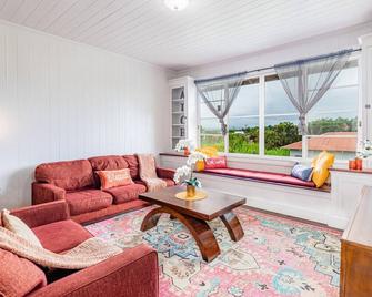 Your Hilo Homebase - Lovely 3 Bedroom In Heart Of Hilo With Ac! - Hilo