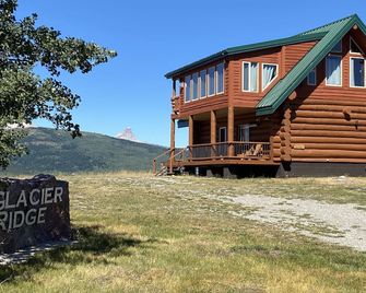 Glacier Ridge - Chalet on Divide Ridge overlooking Glacier Park and St Mary Lake - Babb - Building