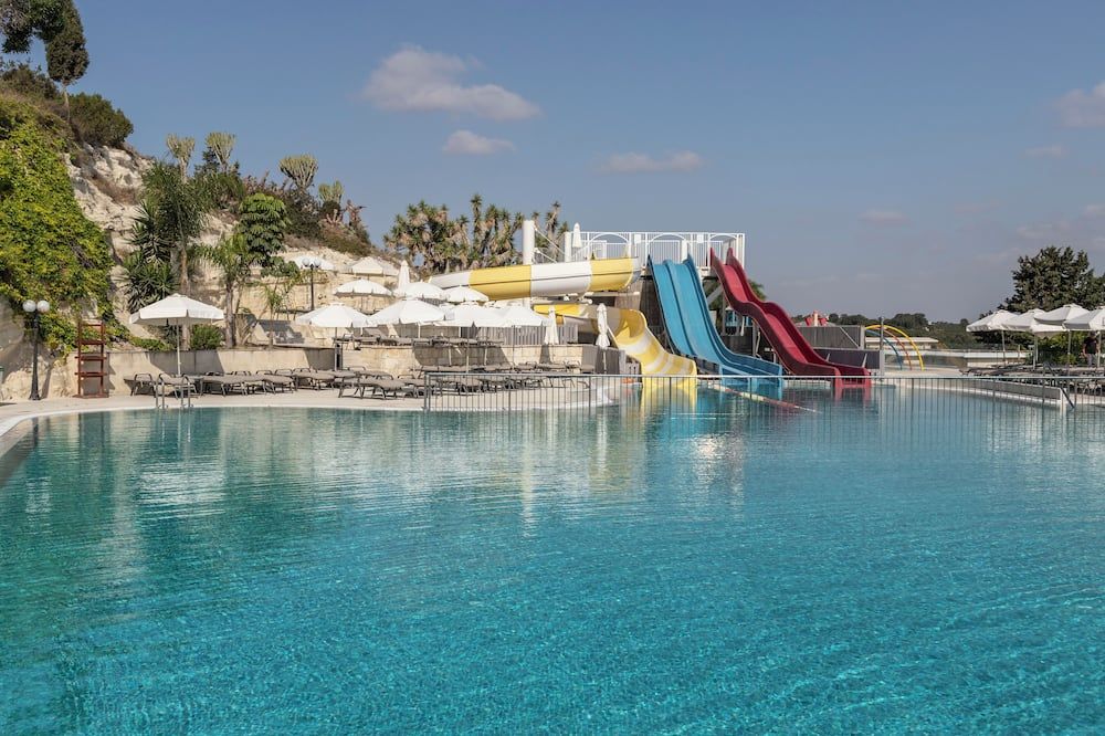 لويس سانت إلياس ريزورت آند ووتر بارك