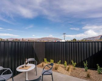 Alpine Grandview Luxury Townhouse - Explore Wanaka - Wanaka - Balcony