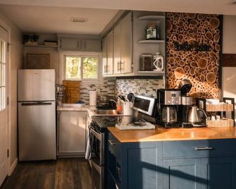 Pet-Friendly Retreat Near Hiking & Storyland - Albany - Cocina
