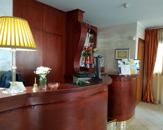 Hotel Ristorante Rinelli - Margherita di Savoia - Front desk