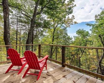 Cozy, Seasonal Geo-Dome with Heat/AC on Private Wilderness Reserve in Gunks. - Wallkill - Varanda